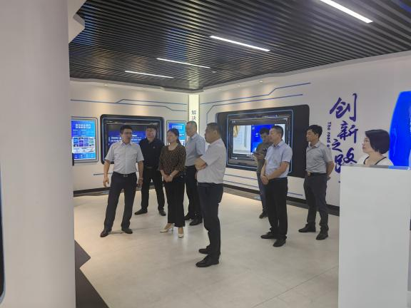 ̬һӭߺbί쵼һݰ˾߷õ